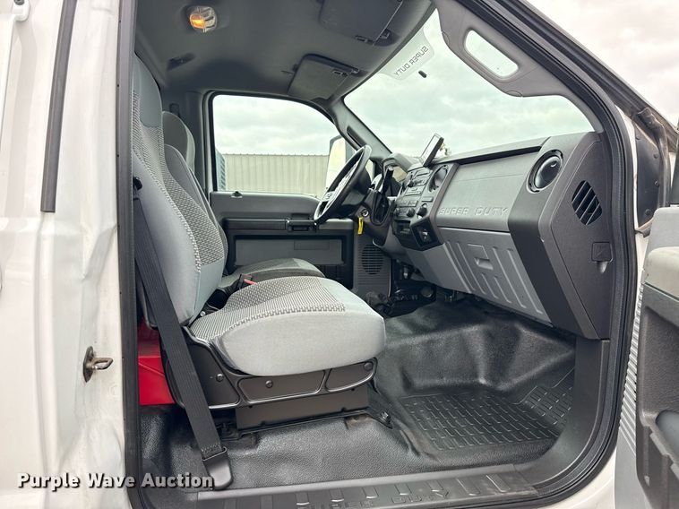 image for item EG5775 2017 Ford F650 Super Duty box truck