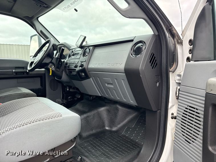 image for item EG5775 2017 Ford F650 Super Duty box truck