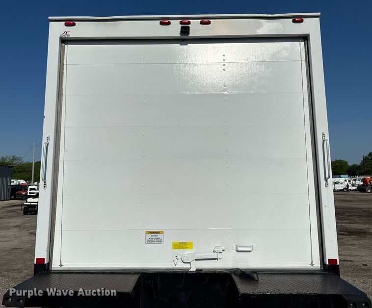 image for item EG5833 2016 Ford F650 Super Duty box truck