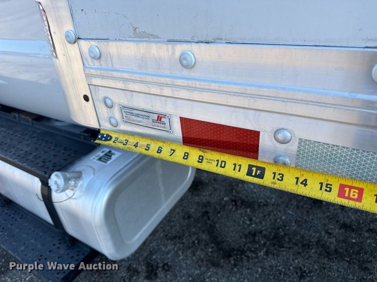 image for item EG5833 2016 Ford F650 Super Duty box truck