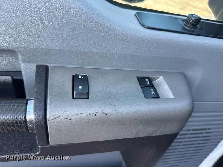 image for item EG5833 2016 Ford F650 Super Duty box truck