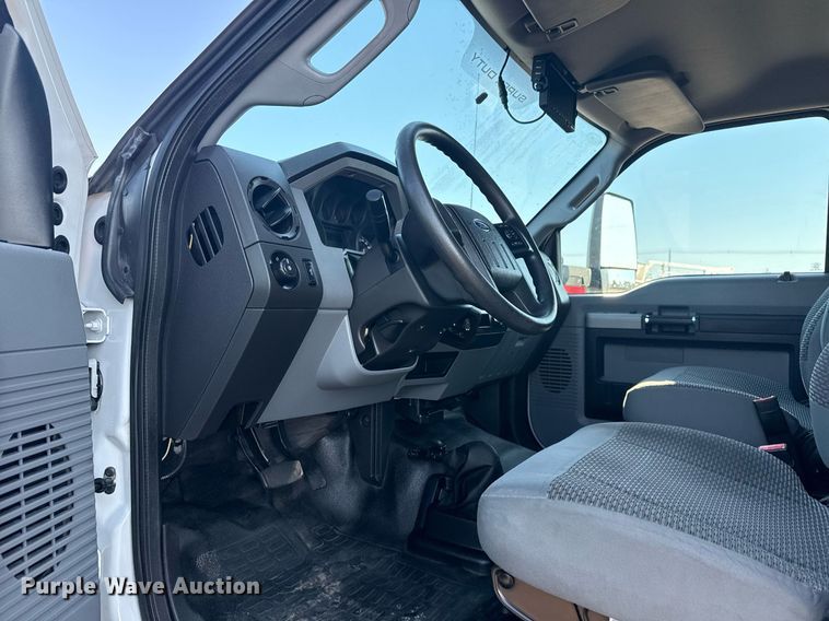 image for item EG5833 2016 Ford F650 Super Duty box truck