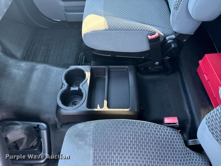 image for item EG5833 2016 Ford F650 Super Duty box truck