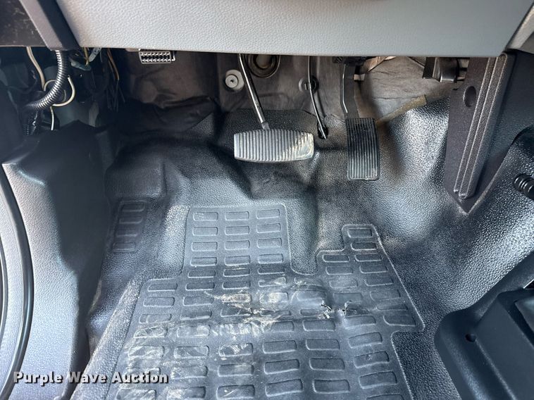 image for item EG5833 2016 Ford F650 Super Duty box truck