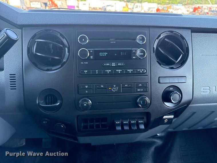 image for item EG5833 2016 Ford F650 Super Duty box truck