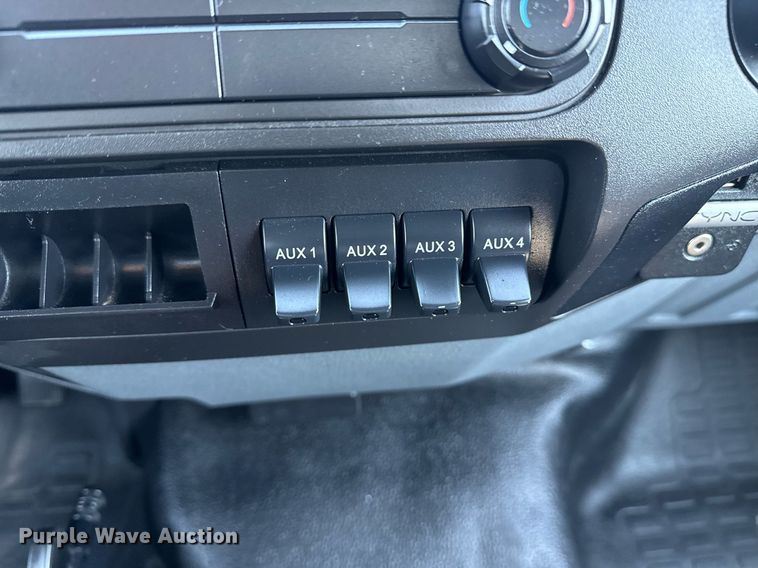 image for item EG5833 2016 Ford F650 Super Duty box truck