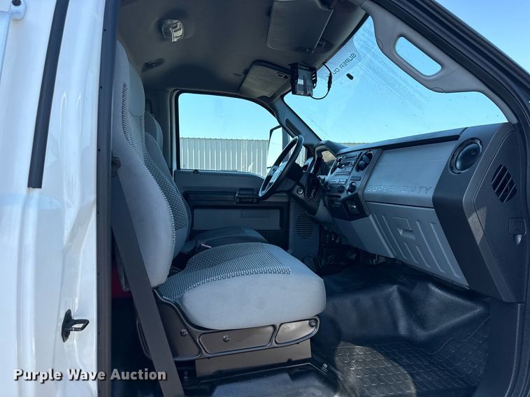 image for item EG5833 2016 Ford F650 Super Duty box truck