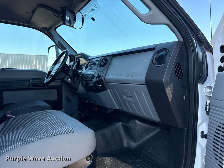 image for item EG5833 2016 Ford F650 Super Duty box truck