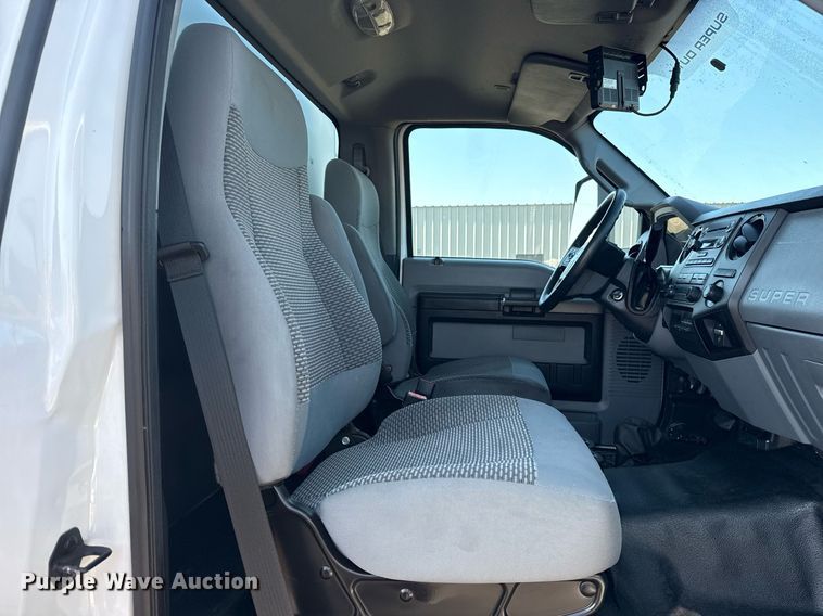 image for item EG5833 2016 Ford F650 Super Duty box truck