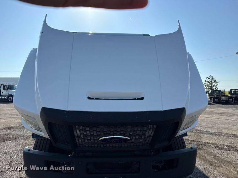 image for item EG5833 2016 Ford F650 Super Duty box truck