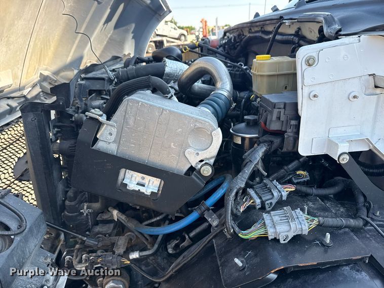 image for item EG5833 2016 Ford F650 Super Duty box truck