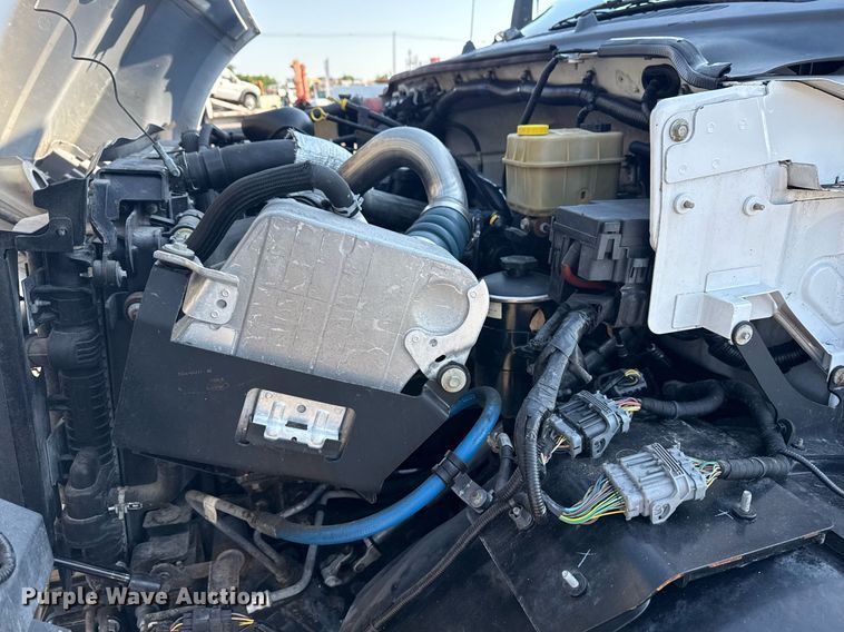 image for item EG5833 2016 Ford F650 Super Duty box truck