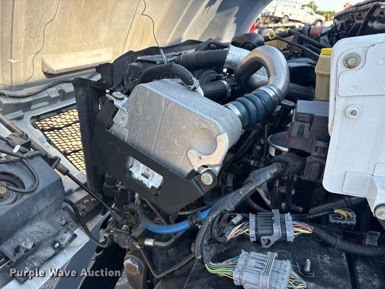 image for item EG5833 2016 Ford F650 Super Duty box truck