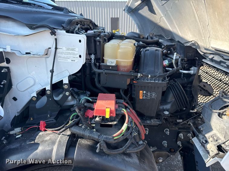 image for item EG5833 2016 Ford F650 Super Duty box truck