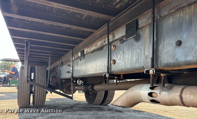 image for item EG5833 2016 Ford F650 Super Duty box truck