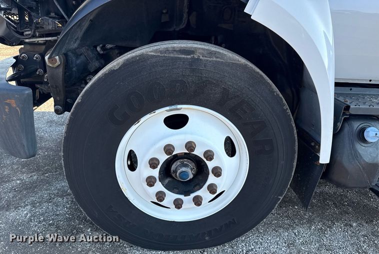 image for item EG5833 2016 Ford F650 Super Duty box truck