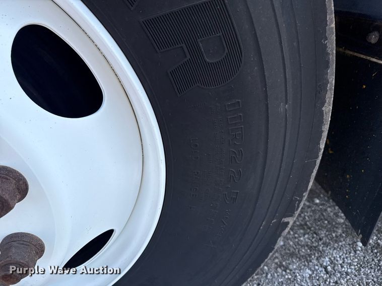 image for item EG5833 2016 Ford F650 Super Duty box truck