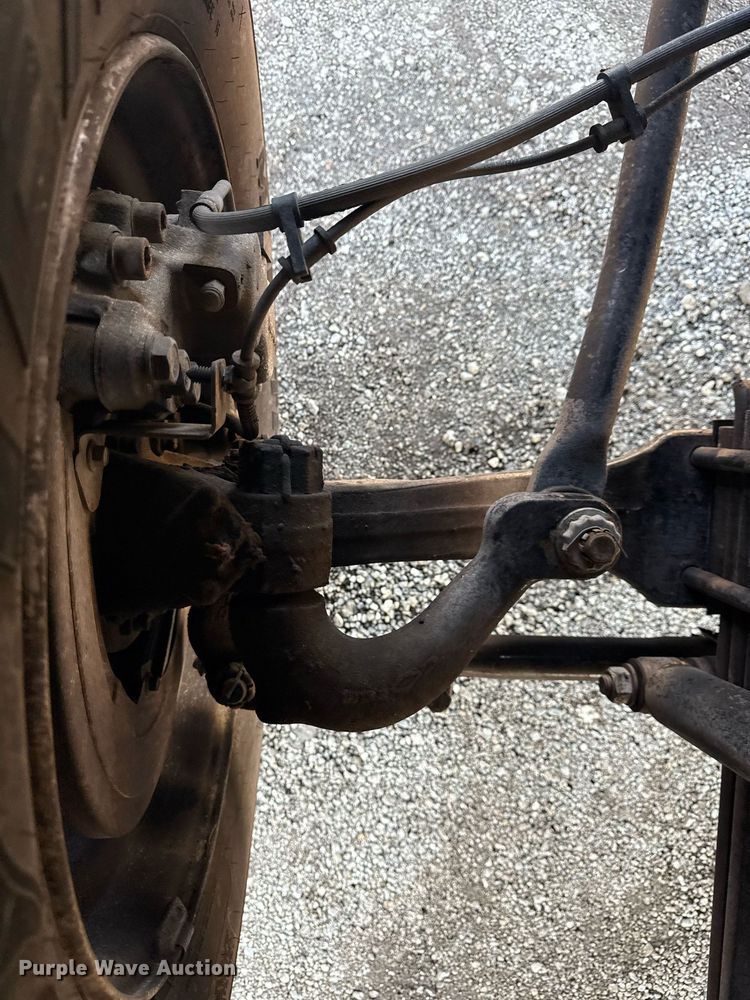 image for item EG5833 2016 Ford F650 Super Duty box truck