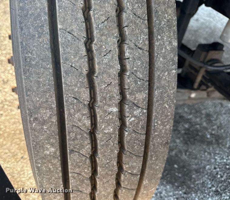 image for item EG5833 2016 Ford F650 Super Duty box truck