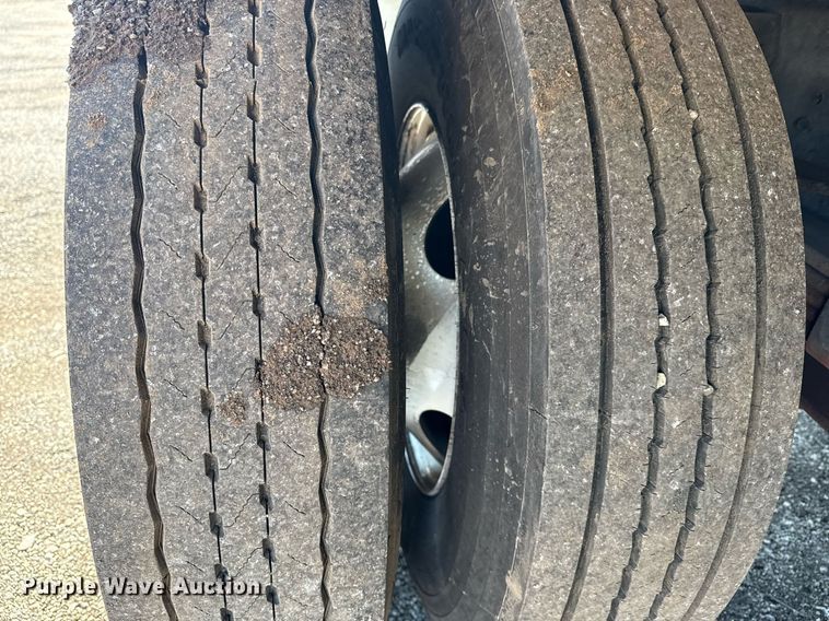 image for item EG5833 2016 Ford F650 Super Duty box truck