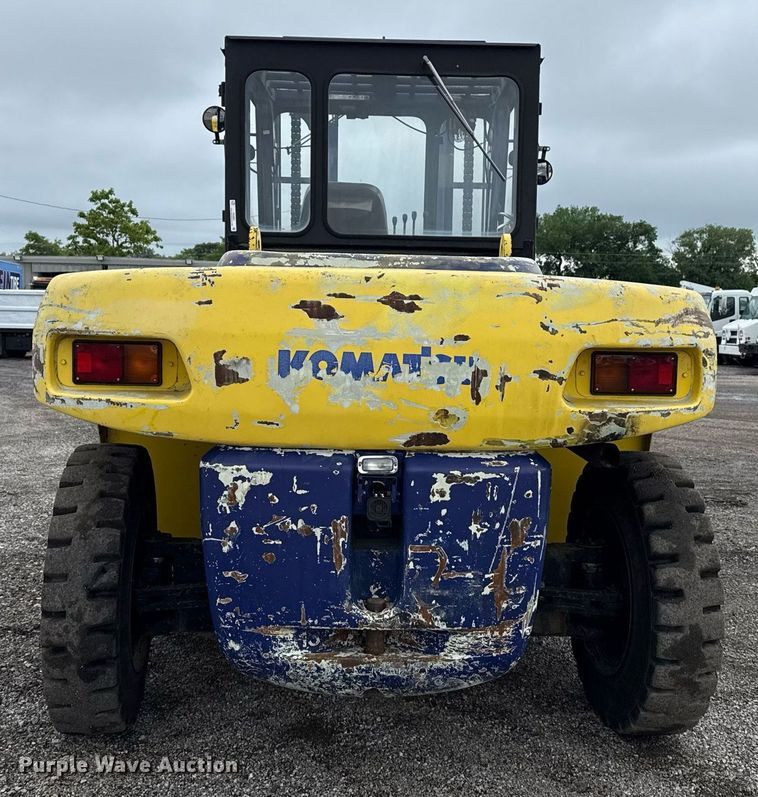 image for item EG5861 1999 Komatsu FD 135-6 forklift