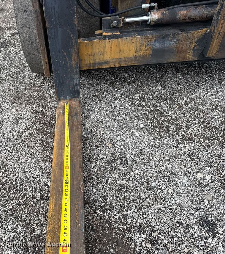 image for item EG5861 1999 Komatsu FD 135-6 forklift