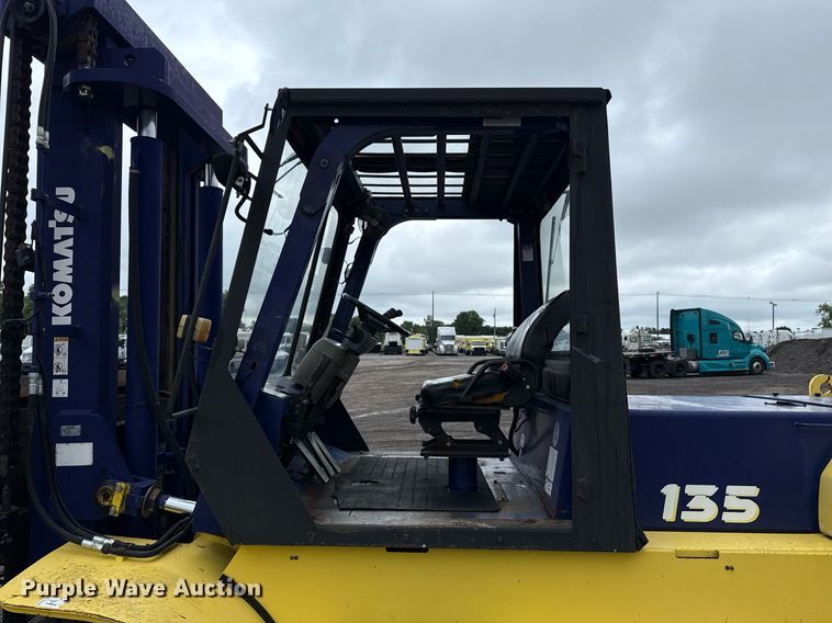 image for item EG5861 1999 Komatsu FD 135-6 forklift