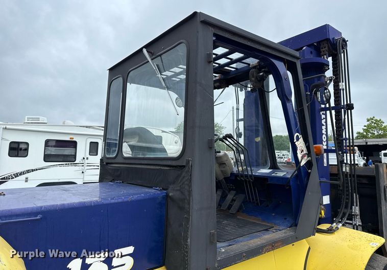 image for item EG5861 1999 Komatsu FD 135-6 forklift