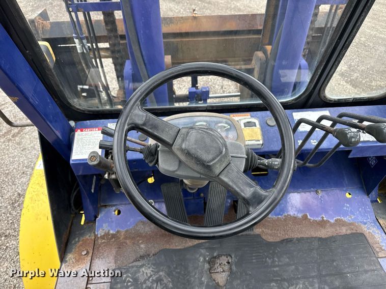 image for item EG5861 1999 Komatsu FD 135-6 forklift