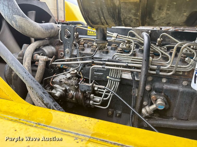 image for item EG5861 1999 Komatsu FD 135-6 forklift