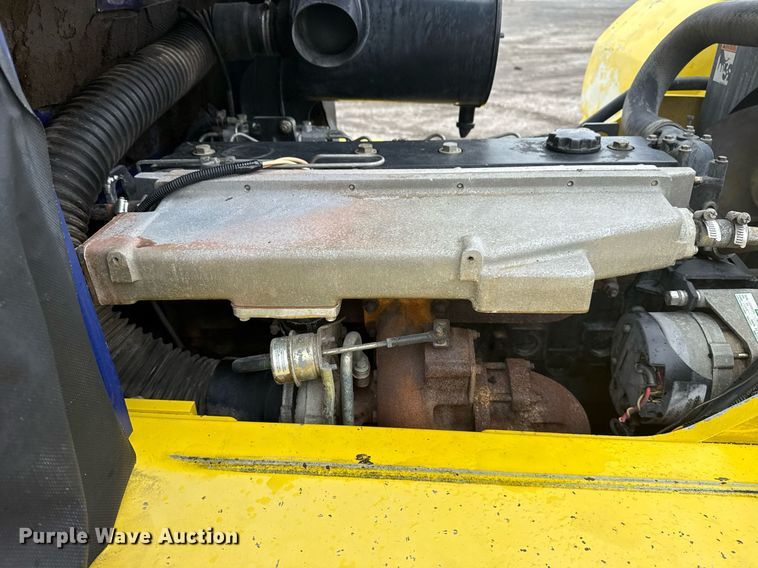 image for item EG5861 1999 Komatsu FD 135-6 forklift