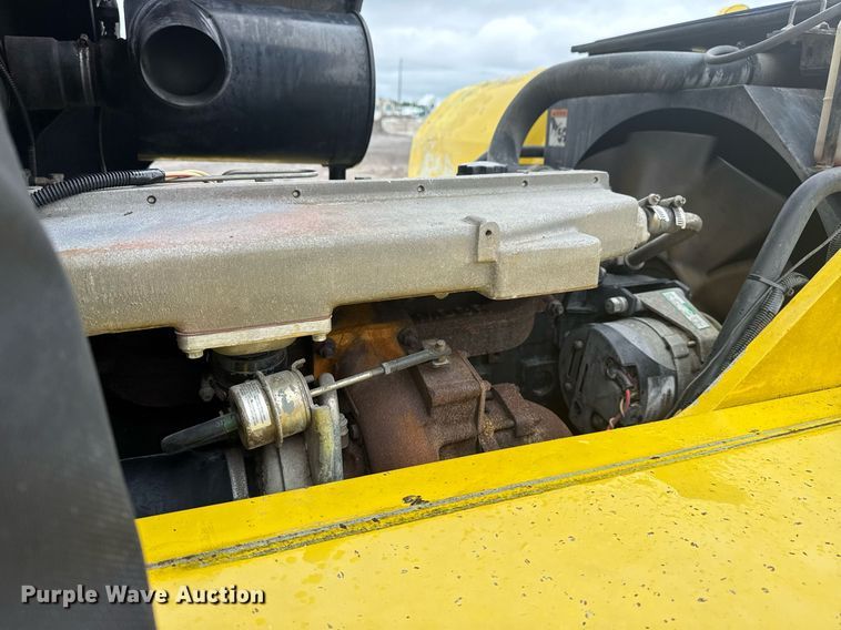 image for item EG5861 1999 Komatsu FD 135-6 forklift