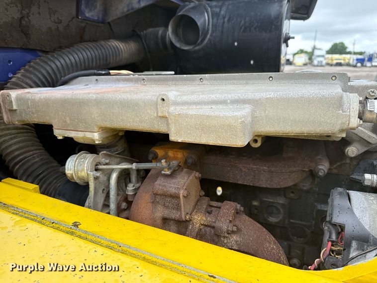 image for item EG5861 1999 Komatsu FD 135-6 forklift