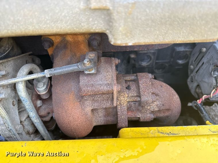 image for item EG5861 1999 Komatsu FD 135-6 forklift