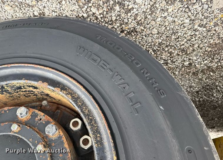 image for item EG5861 1999 Komatsu FD 135-6 forklift