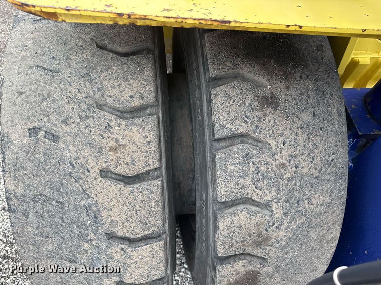 image for item EG5861 1999 Komatsu FD 135-6 forklift