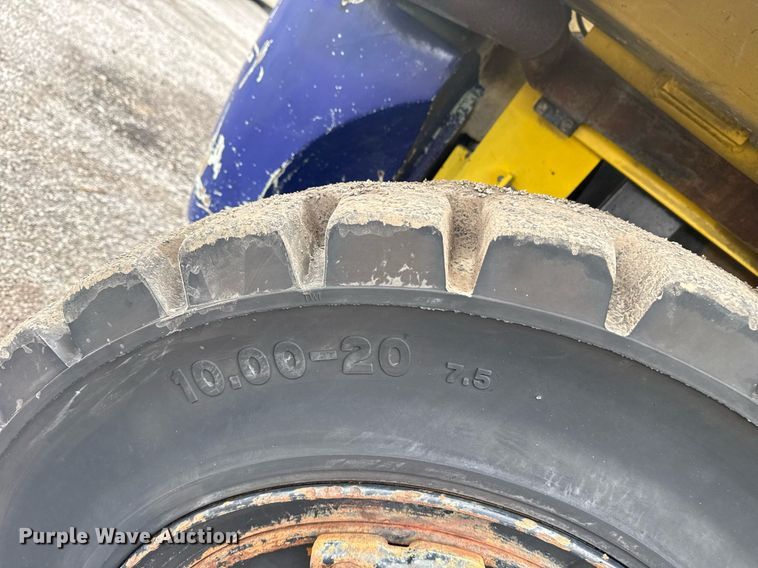 image for item EG5861 1999 Komatsu FD 135-6 forklift