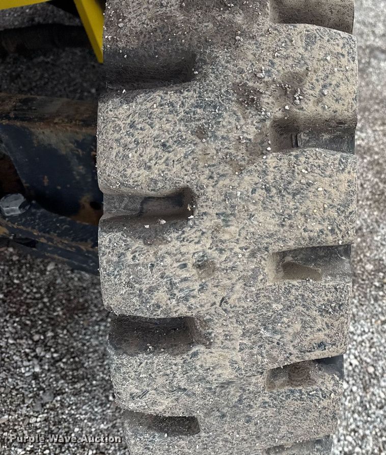 image for item EG5861 1999 Komatsu FD 135-6 forklift