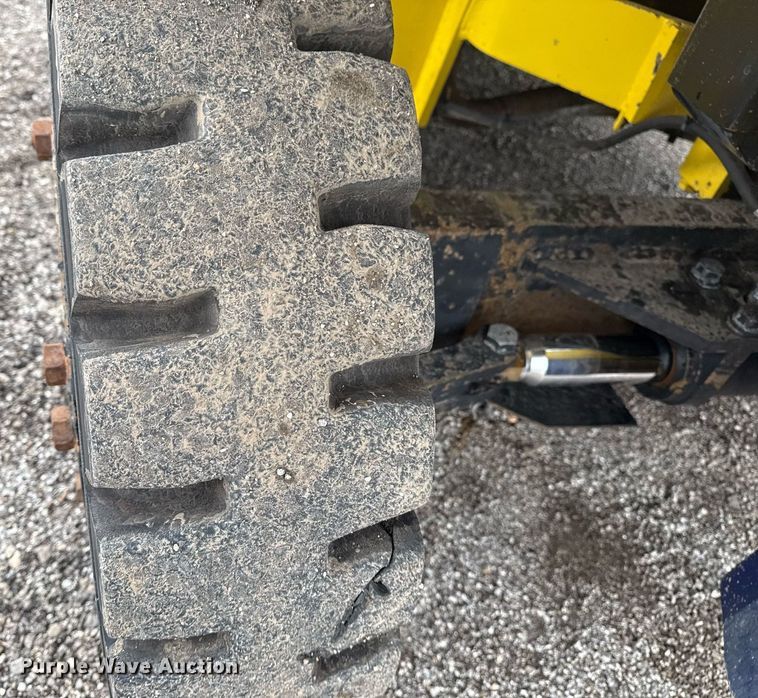 image for item EG5861 1999 Komatsu FD 135-6 forklift