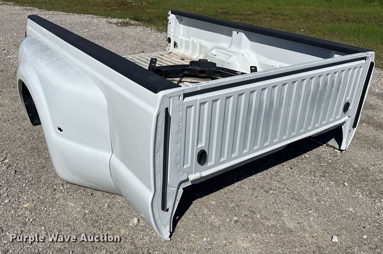 image for item EG5870 Pickup truck bed