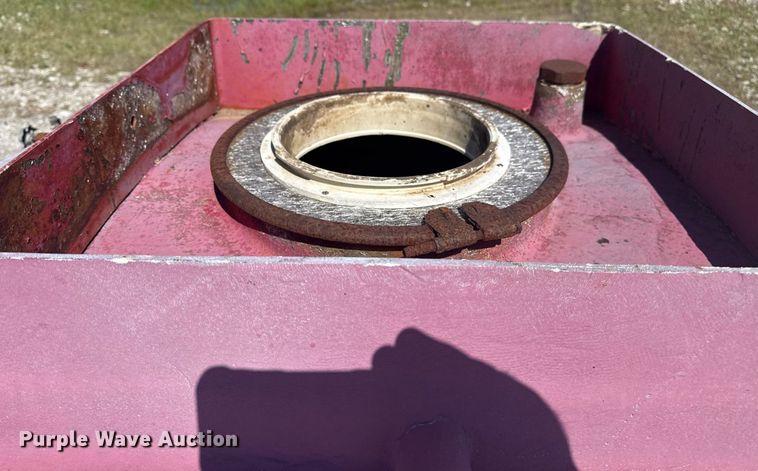 image for item EG5873 Tank bed