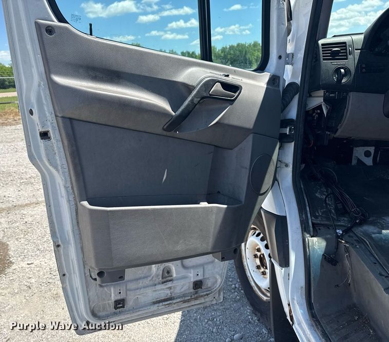 image for item EG5877 2011 Mercedes-Benz Sprinter 2500 delivery van