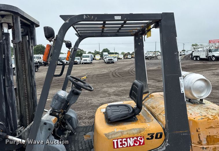 image for item EG5885 TCM FC30T7L forklift