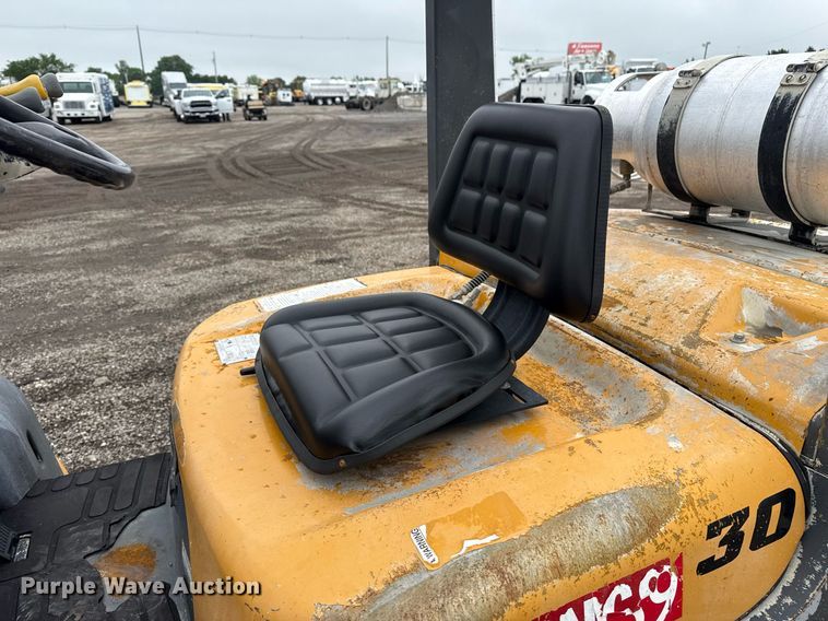 image for item EG5885 TCM FC30T7L forklift