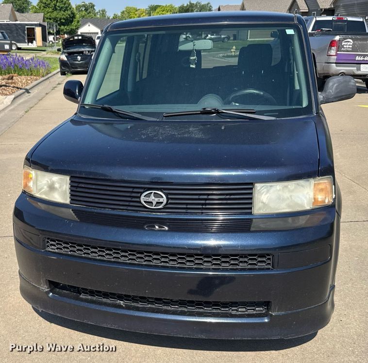 image for item EG6589 2005 Toyota Scion XB SUV