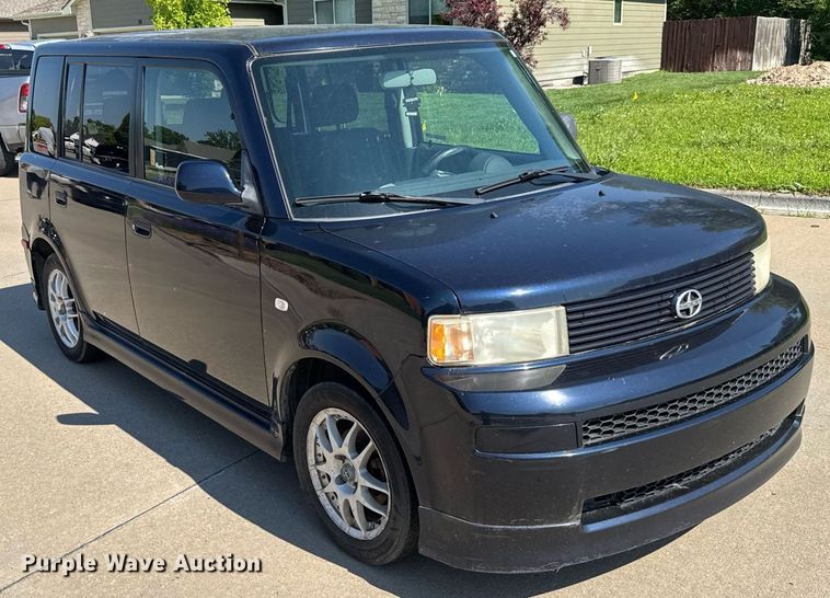 image for item EG6589 2005 Toyota Scion XB SUV