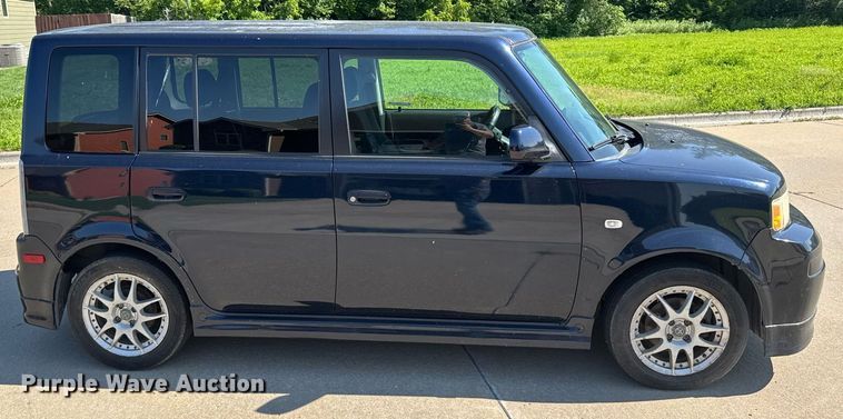 image for item EG6589 2005 Toyota Scion XB SUV