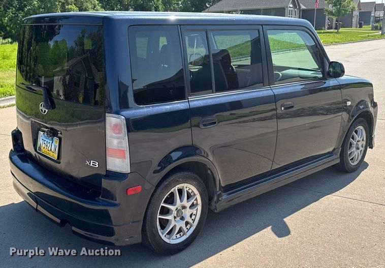 image for item EG6589 2005 Toyota Scion XB SUV