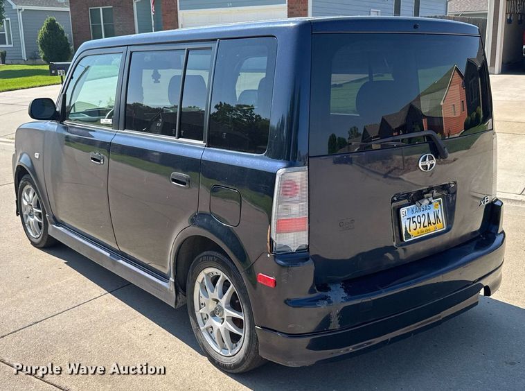 image for item EG6589 2005 Toyota Scion XB SUV