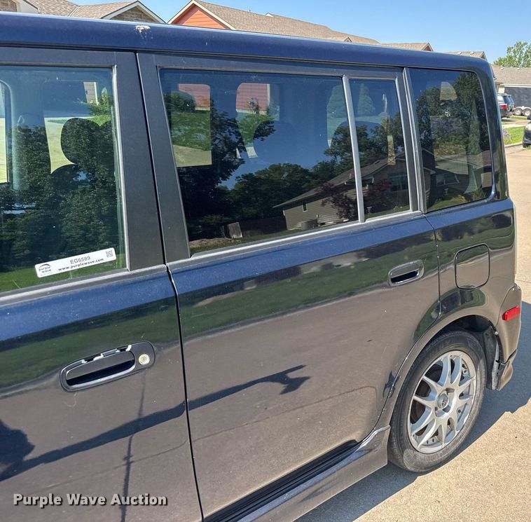 image for item EG6589 2005 Toyota Scion XB SUV